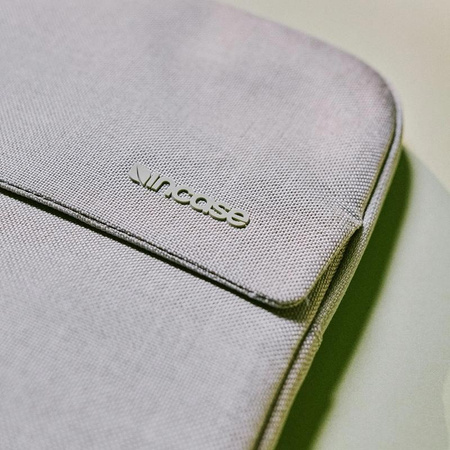 Incase Crosstown Sleeve with Woolenex - Pokrowiec z kieszenią MacBook Pro 16" (M4/M3/M2/M1/2024-2021) (Limestone)