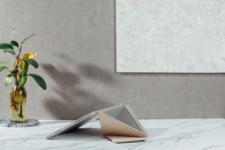 Moshi VersaCover – Etui origami iPad Pro 11” (2022/2018) (Savanna Beige)