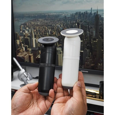 STM MagPod – Statyw z funkcją podstawki i uchwytu do iPhone MagSafe (czarny)