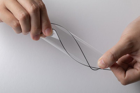 Moshi AirFoil Pro – Elastyczne szkło hybrydowe iPhone 12 / iPhone 12 Pro (czarna ramka)