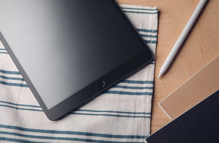 Moshi iVisor AG - Ochronna folia anty-refleksyjna iPad 10.2" (2021 / 2020 / 2019) / Air & Pro 10.5" (czarna ramka)