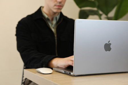 Moshi iGlaze Hardshell Case - Obudowa MacBook Pro 14" (2021) (Stealth Clear)