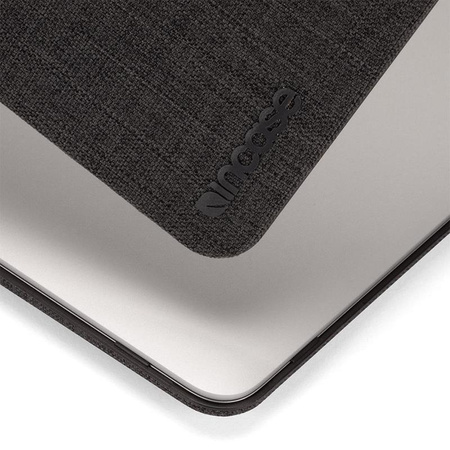 Incase Textured Hardshell in Woolenex - Materiałowa obudowa MacBook Air 13" Retina (M1/2020) (grafitowy)